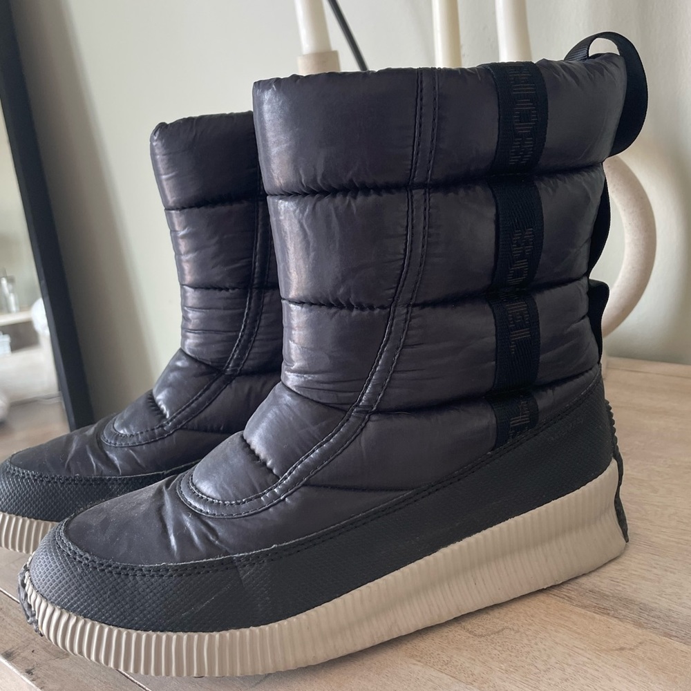 Sorel puffy mid boot